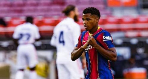 في سن الـ17.. فاتي قاهر الأرقام القياسية مع برشلونة